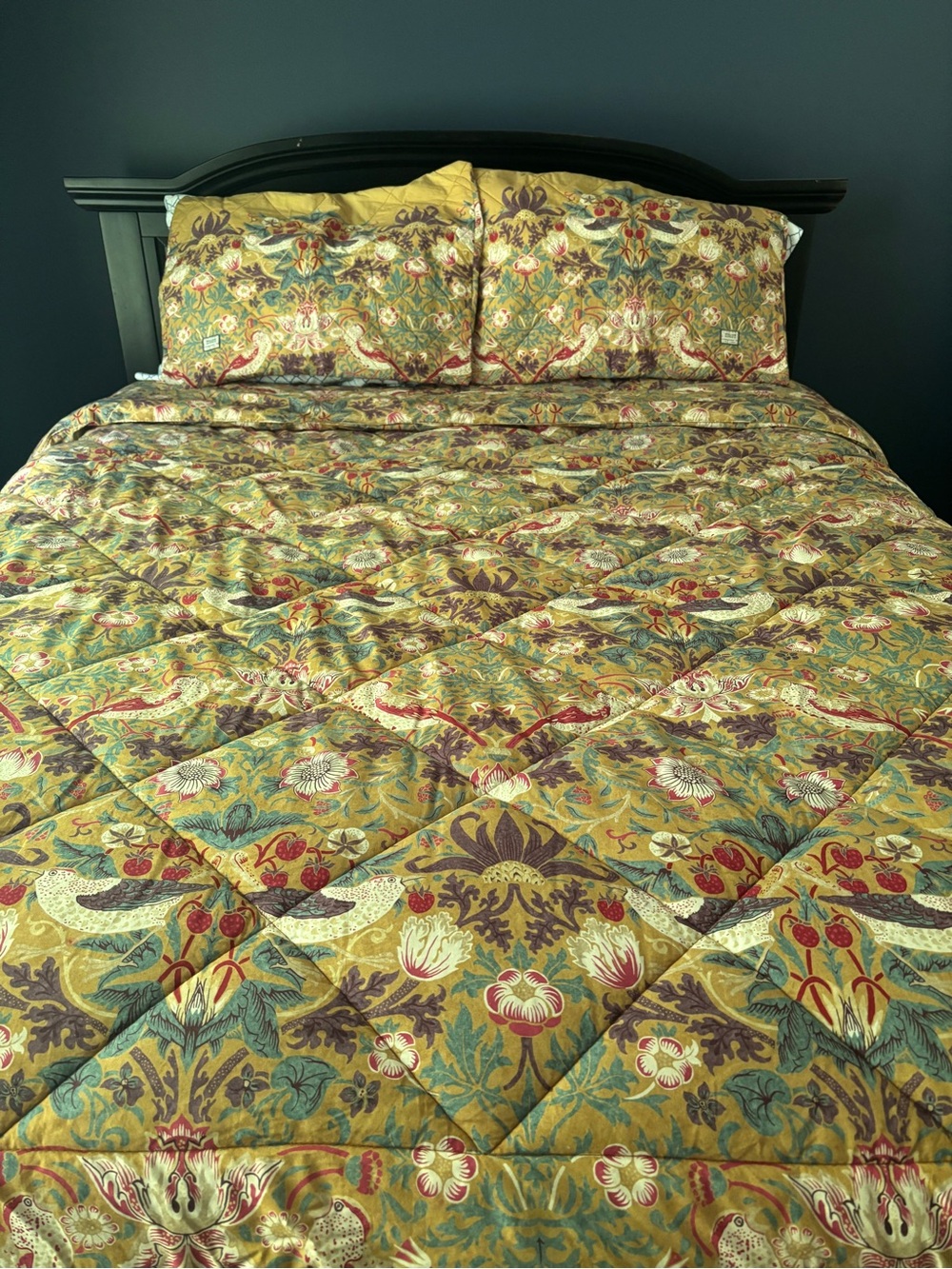 William Morris At Home Strawberry Thief Quilt Comforter full/Queen 88" 2 shams